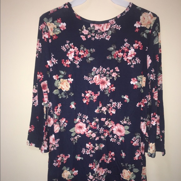 NWT Criss Cross Floral Blouse - Picture 3 of 4