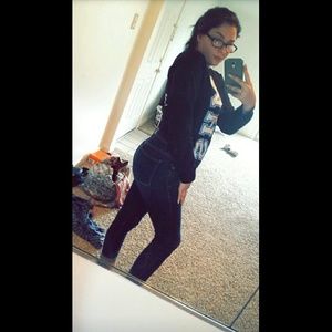 Meet your Posher, Cassandra