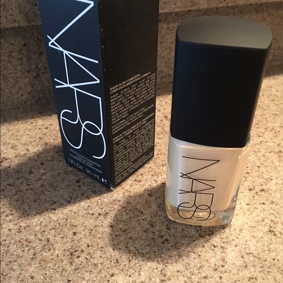 Nars Sheer Glow foundation - Siberia/Light 1