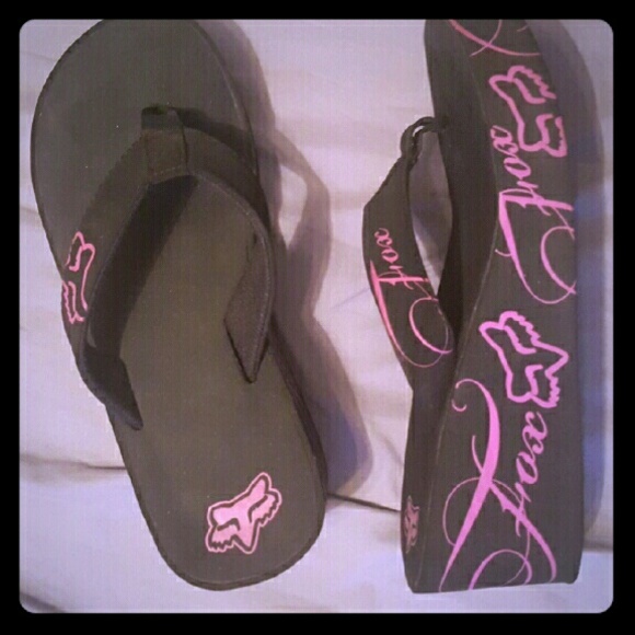 Fox flip flops