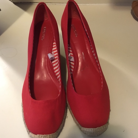 New, never worn Linen Wedges without tags