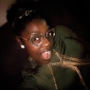 Meet your Posher, Eva