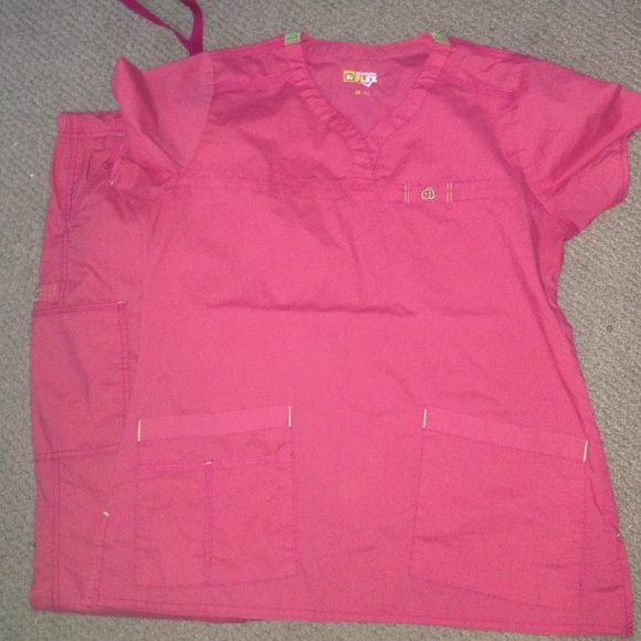 Wonder wink scrubs