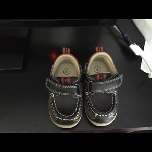 🔴🔴SOLD🔴🔴Genuine Kids Shoes by Osh Kosh