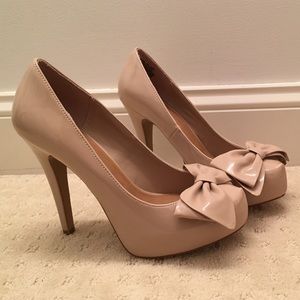 Elle heels with bow