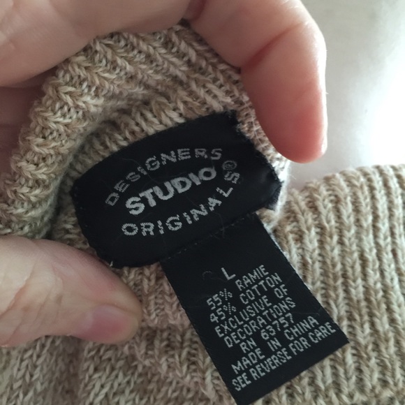 Sweater - Picture 4 of 4