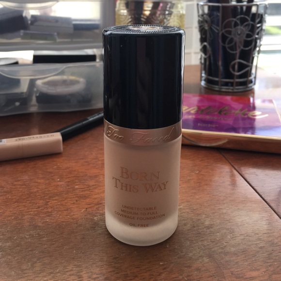 Full size born this way foundation in snow
