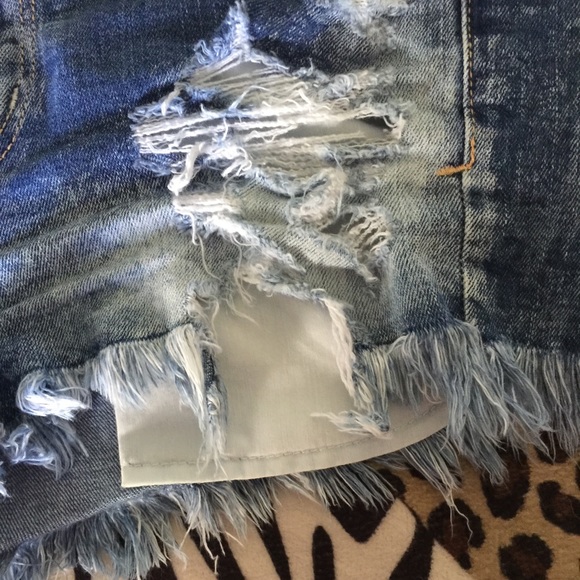 SOLD ON Ⓜ️ American Eagle Shorts - Picture 3 of 4