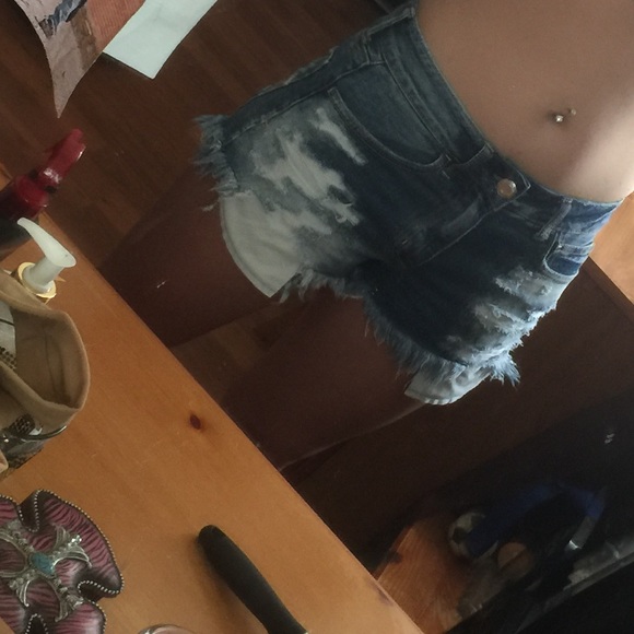 SOLD ON Ⓜ️ American Eagle Shorts - Picture 4 of 4