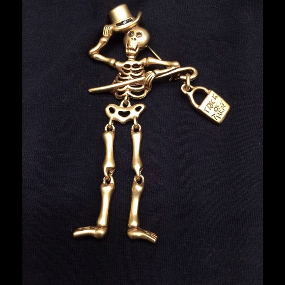 Skeleton lapel pin