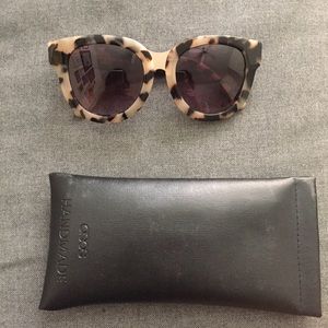 beige tortoise shell sunglasses