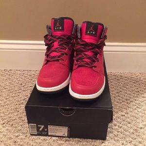 Air Jordan 1 Mid Premium BG