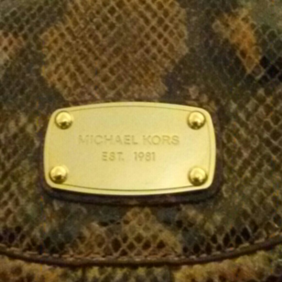 Mk snake skin purse - Picture 2 of 4