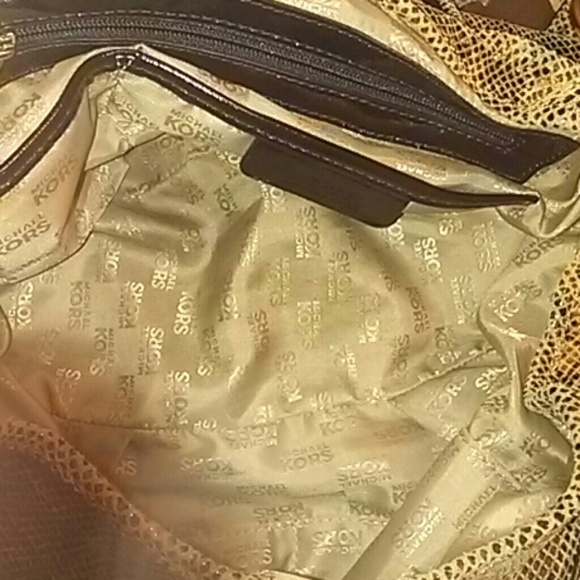 Mk snake skin purse - Picture 3 of 4