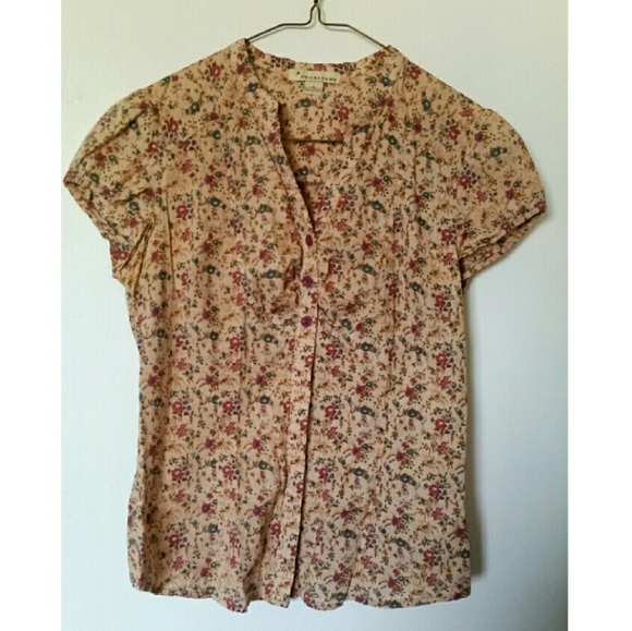Forever 21 Short Seeve Floral Buttoned Blouse