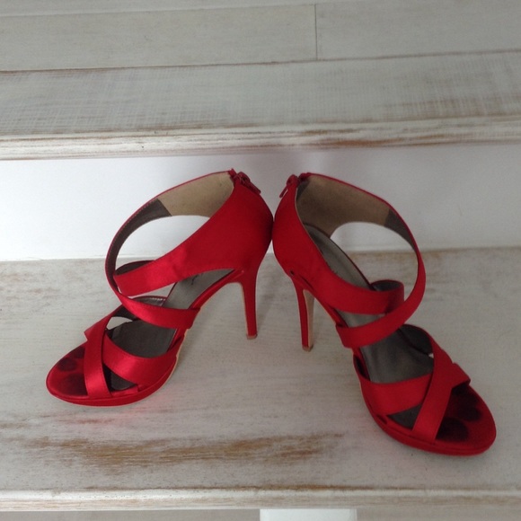 Red heels - Picture 2 of 4