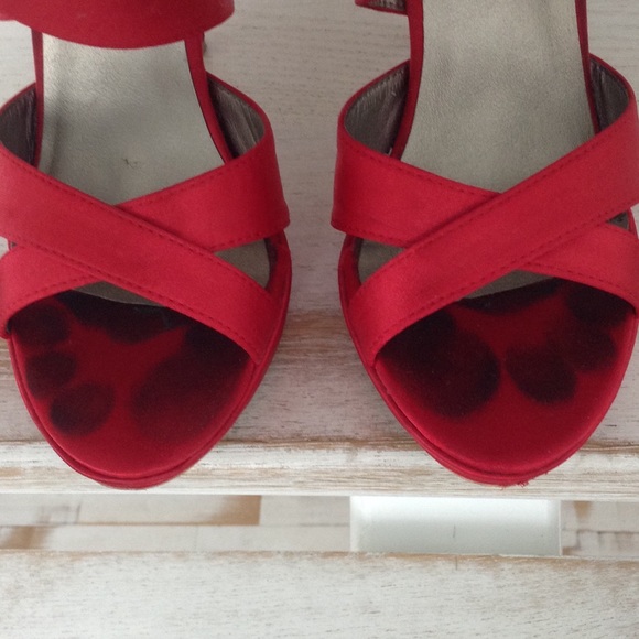 Red heels - Picture 3 of 4