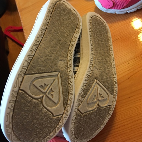 Girls Roxy slip ones - super cute! - Picture 2 of 3