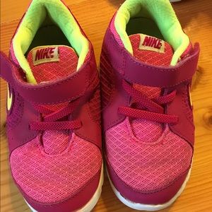 Girls Nike tennis shoes