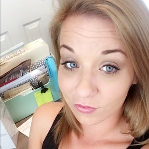 Meet your Posher, Hali