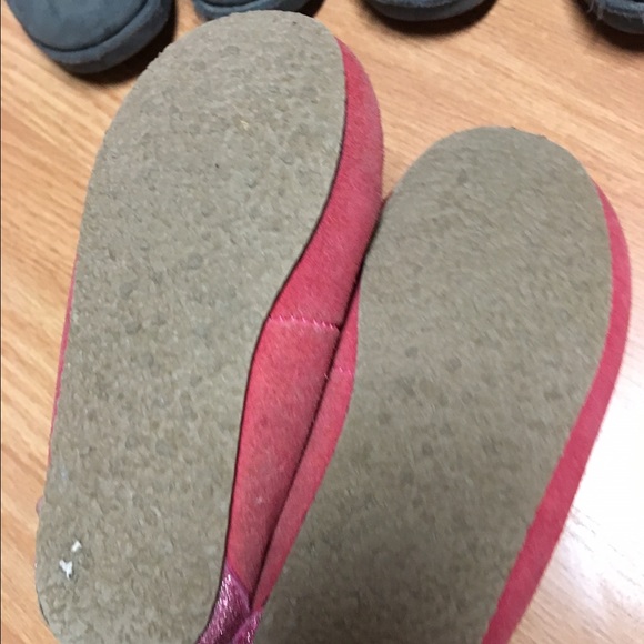 Girls Minnetonka slippers - Picture 2 of 3