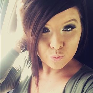 Meet your Posher, Kayla