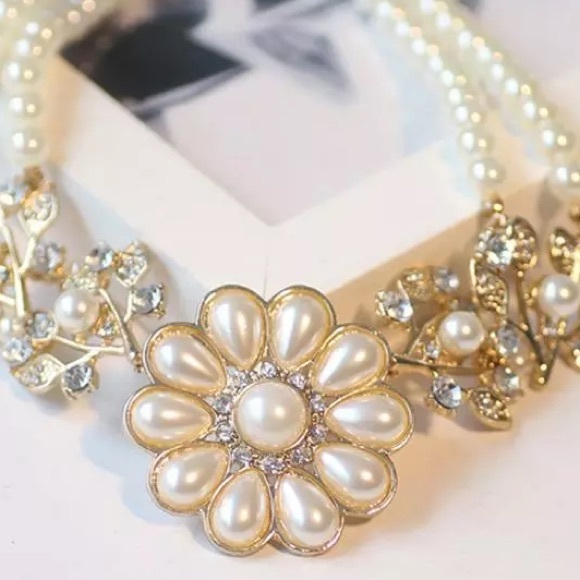 NEW STATEMENT NECKLACE - Picture 2 of 3