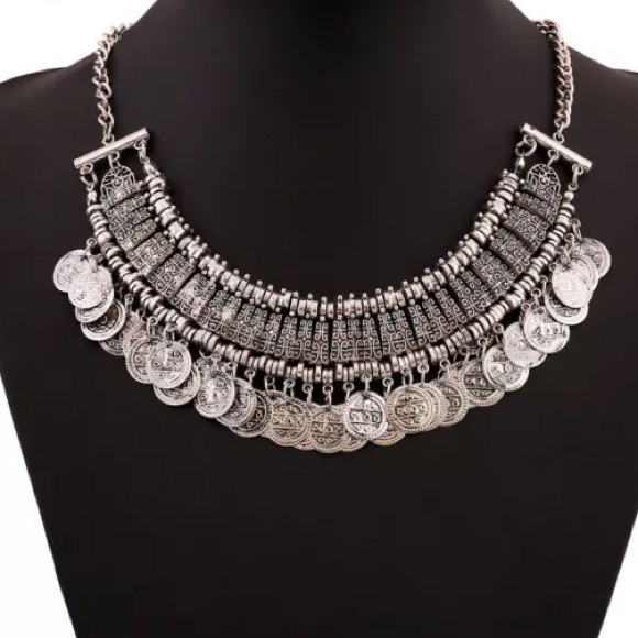 Chunk coin necklace bib - Picture 2 of 3