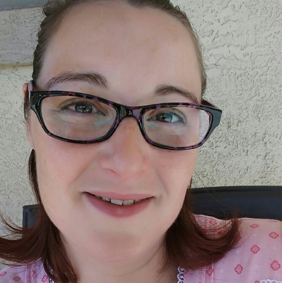 Meet your Posher, Jennifer - Picture 2 of 2