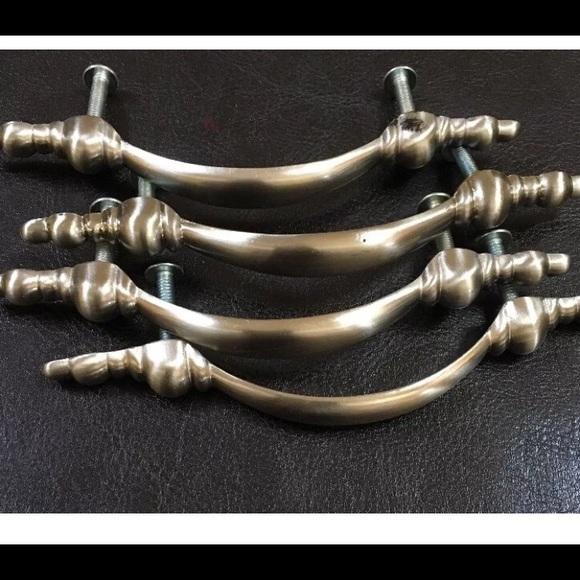 4  Drawer Pulls Brushed nickel 
Handles