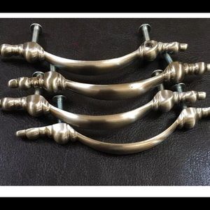 4  Drawer Pulls Brushed nickel 
Handles