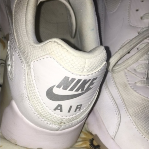 these shoes don't fit me and I would love to sell - Picture 3 of 3