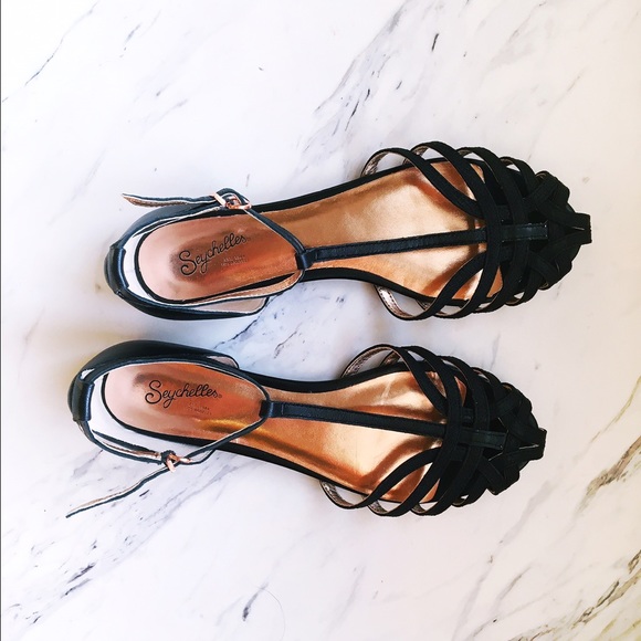 Anthropologie Shoes - Seychelles Black 'No Strings' T-Strap Sandals