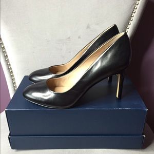 Saks Fifth avenue black leather court shoes 8.5