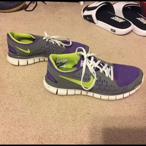 Nike free runs size 10
