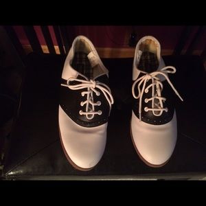 Saddle shoes