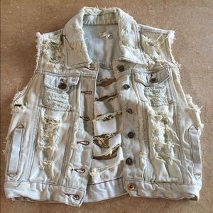 Millau light wash jean vest