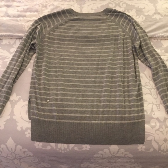 *SOLD* Lululemon Post Savasana Pullover Sweater 8 - Picture 3 of 4