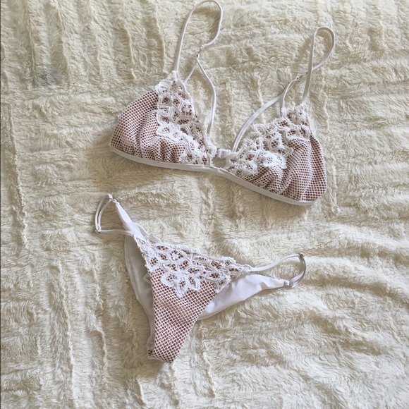 BNWOT blue life white magnolia lace