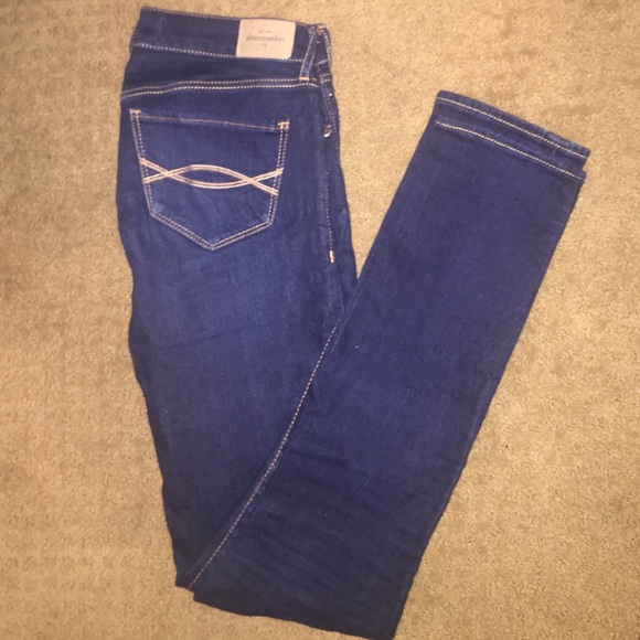 Woman's Abercrombie skinny jeans