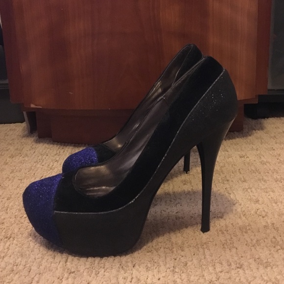 Adorable sparkly blue and black stilettos