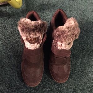 ***SOLD***Sketchers wedge booties