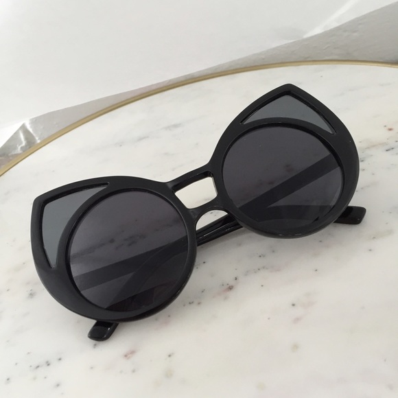 "Audrey" Sunglasses || Black Cat Eye - Picture 2 of 6
