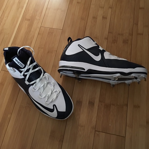 boys metal baseball cleats