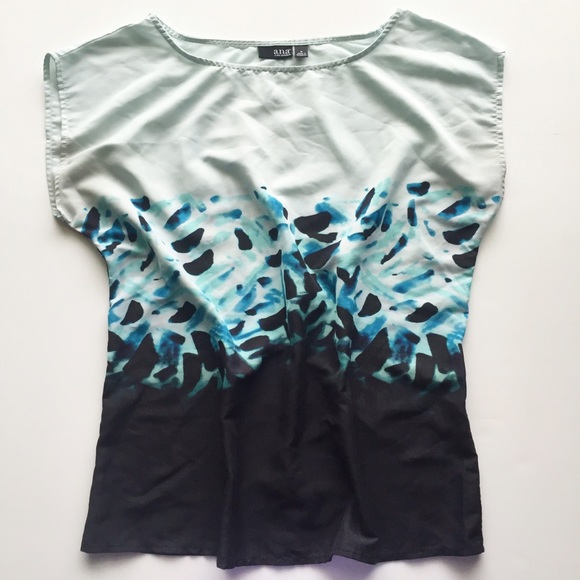Patterned Blouse - Picture 2 of 3