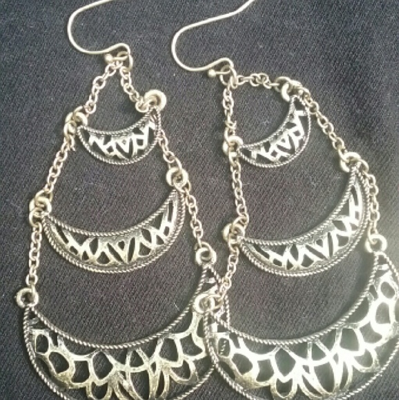 NEED GONE!🌸Drop earring lot - Picture 2 of 3