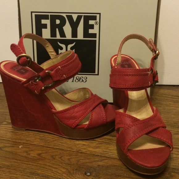 New $248 red Frye Alexa Wedge sandals 8
