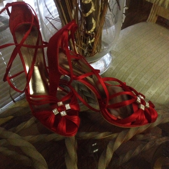 Shoes - Picture 2 of 4