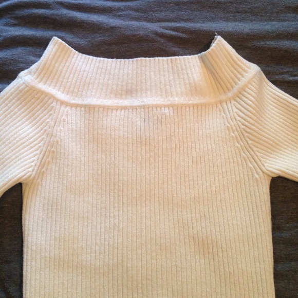 Beautiful sweater - Picture 3 of 4