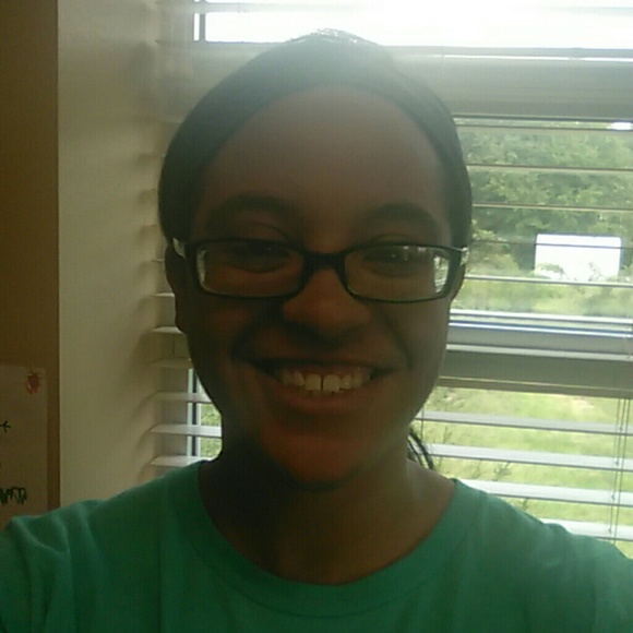 Meet your Posher, Alexis - Picture 1 of 1